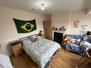 Bed 1- click for photo gallery